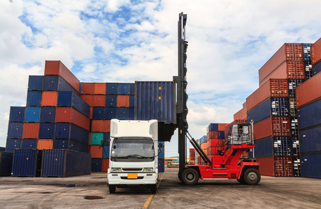 内贸物流中，，，，海运和陆运该怎么。。。。。？？？？