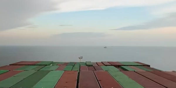 集装箱船每小时走几多公里/海里