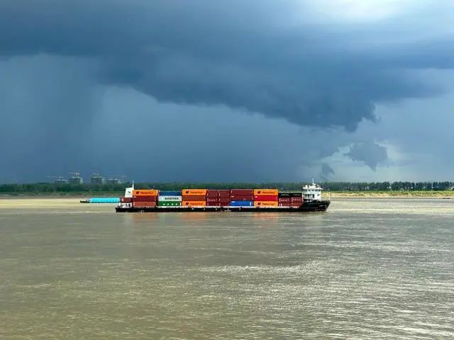 内贸海运、内支线拉动口岸集装箱吞吐量